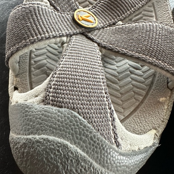KEEN Gray Sandals with Yellow Detail - Picture 5 of 7